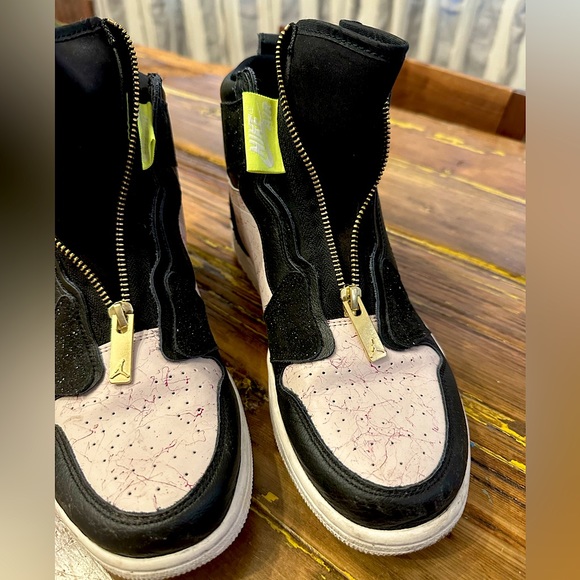 2018 Women’s AIr Jordan 1: High Zip Up Silt Red - Picture 1 of 3